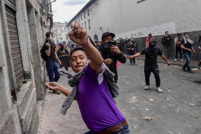 Un manifestant lors d’un affrontement avec les forces de l’ordre equatorienne, le 9 octobre 2019.