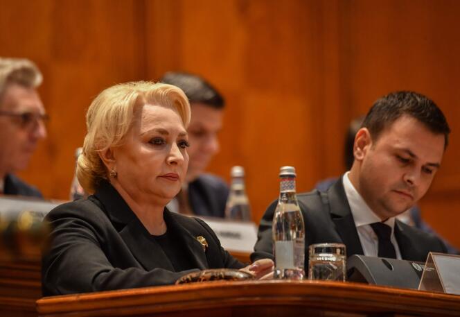 Viorica Dancila lors de l’examen de la motion de censure par le Parlement roumain, le 10 octobre à Bucarest.