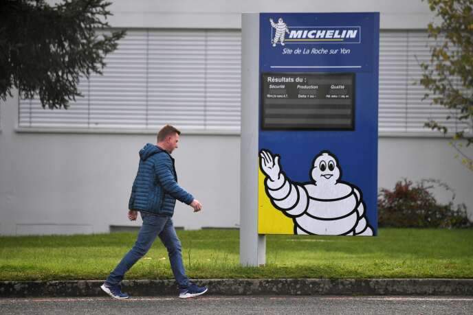 Un employé de l’usine Michelin de La Roche-sur-Yon, en octobre 2019.