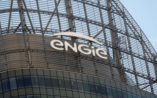 Un logo de la société énergétique française Engie est visible dans un immeuble de bureaux du quartier d’affaires de la Défense, à Courbevoie, près de Paris, le 12 octobre 2019.