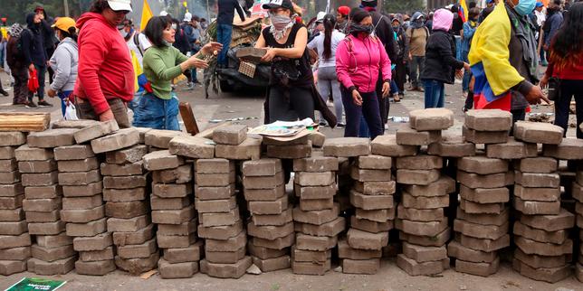 En Equateur, le mouvement indigène accepte le dialogue, le président ordonne le couvre-feu à Quito
