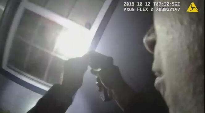 La police de Fort Worth a diffusé des extraits d’une vidéo de l’intervention.
