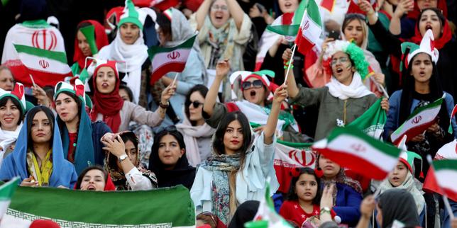 « Au stade, nous avons oublié toutes nos inquiétudes et notre désespoir » : les Iraniennes autorisées à assister à un match de football