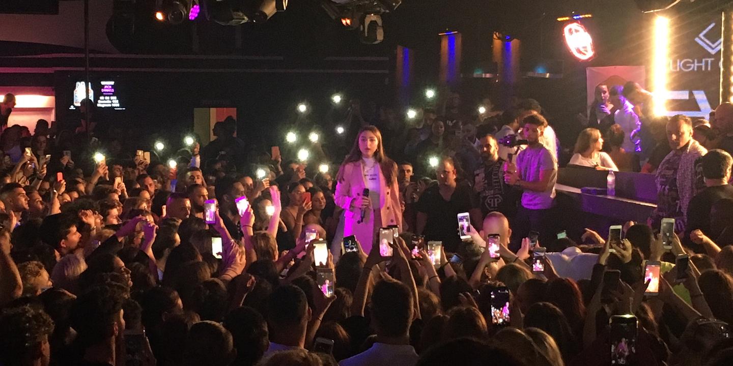 Au Light Club De Villeperdue Eva Queen Idole Des Ados