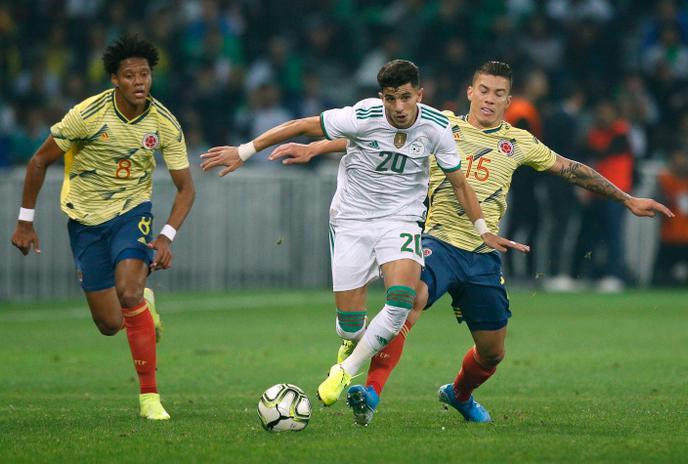 L’arrière latéral droit algérien Youcef Atal, pendant le match contre la Colombie, le 15 octobre.