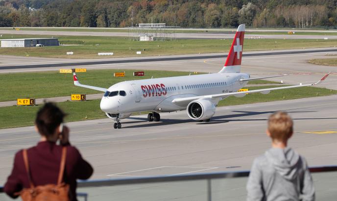 Un Airbus A220 de la compagnie Swiss, à Zurich le 16 octobre.