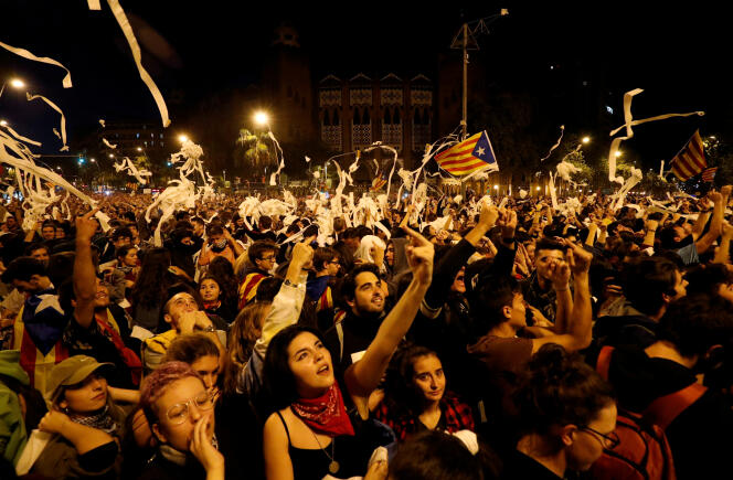 Manifestation à Barcelone contre le verdict qui juge anticonstitutionnel le référendum pour l’indépendance de la Catalogne, le 16 octobre.