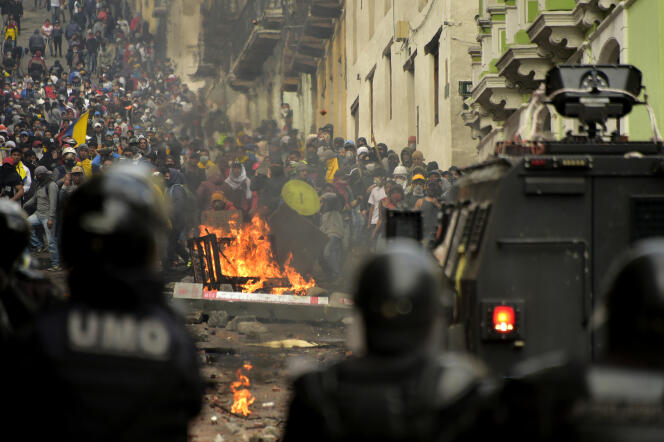 Affrontements entre les manifestants et les forces de l’ordre à Quito, le 9 octobre.