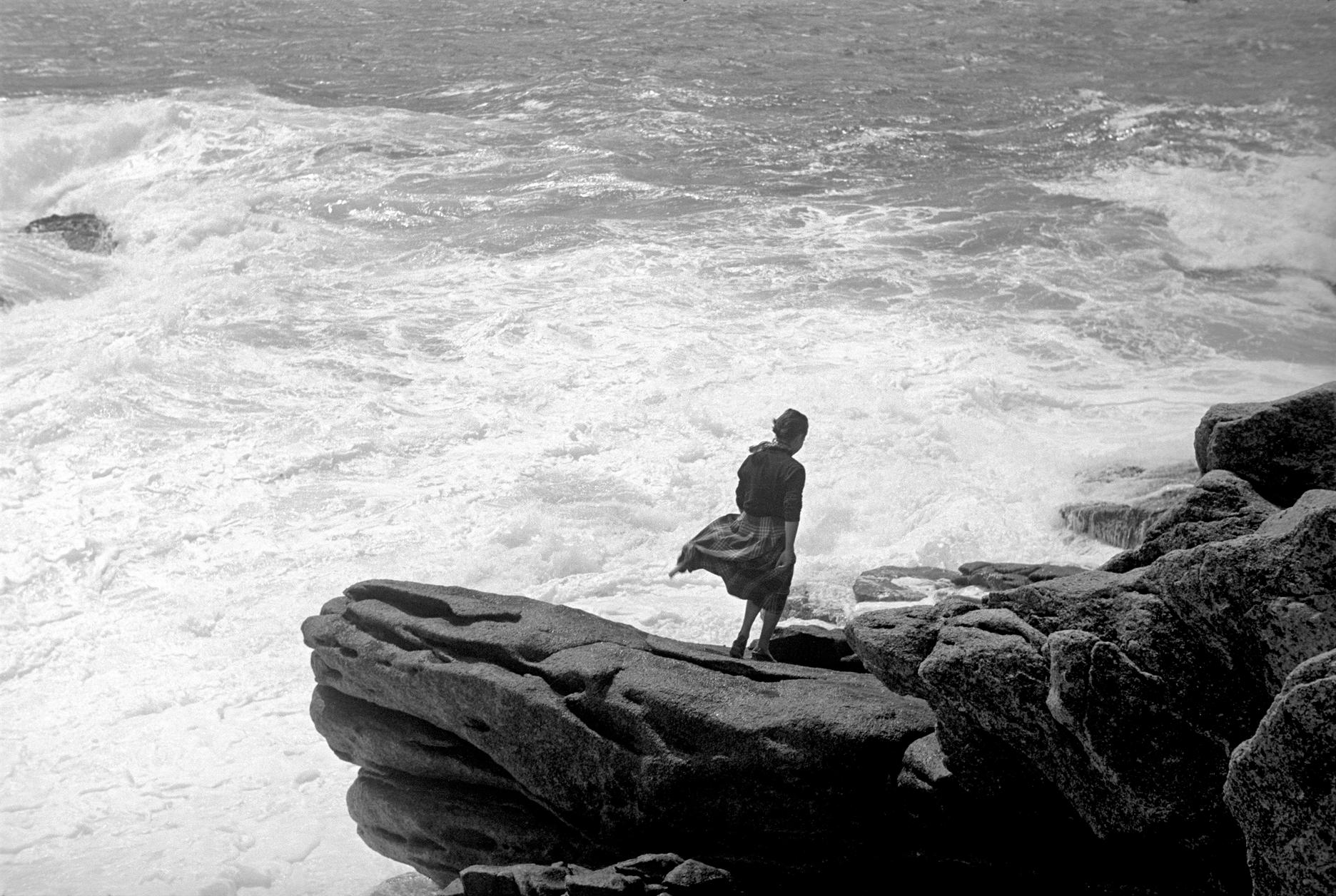 « Cette photographie est très mystérieuse pour moi, car différente de ce que j’avais l’habitude de photographier : des sujets proches, rarement de dos. La poésie qu’évoque cette image me plaît beaucoup aujourd’hui. C’est une redécouverte ».