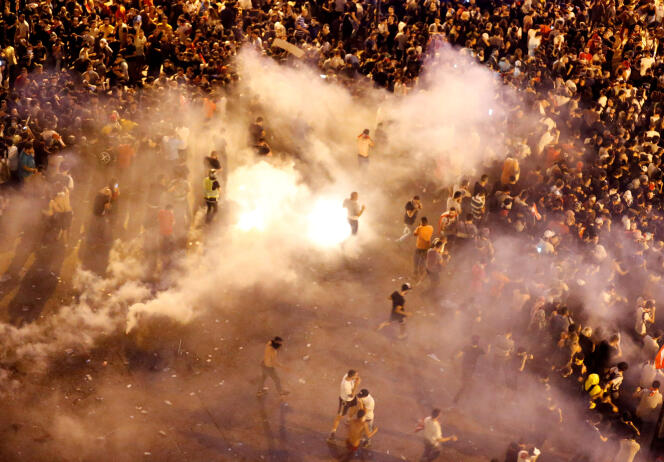 Tirs de gaz lacrymogènes sur les manifestants à Beyrouth, le 18 octobre 2019.