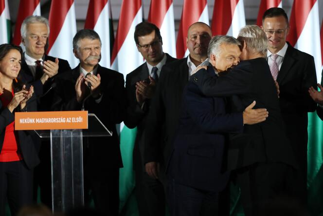 Le premier ministre hongrois Viktor Orban et le maire sortant de Budapest Istvan Tarlos au soir des municipales du 13 octobre.