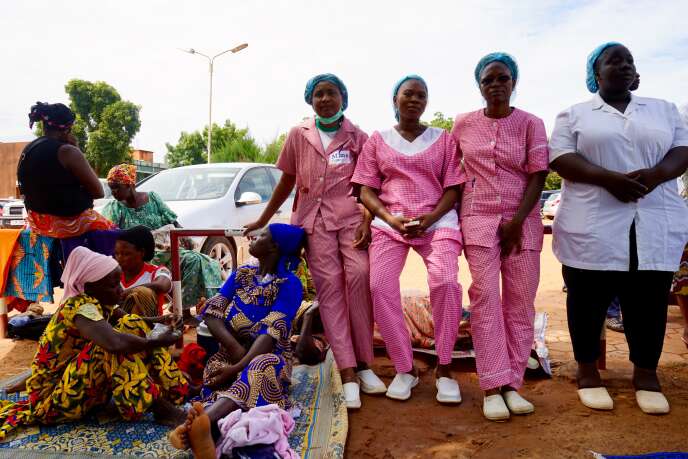 Le 10 octobre 2019, une centaine d’agents de santé manifestait à l’hôpital Yalgado-Ouédraogo, à Ouagadougou, pour dénoncer leurs conditions de travail.