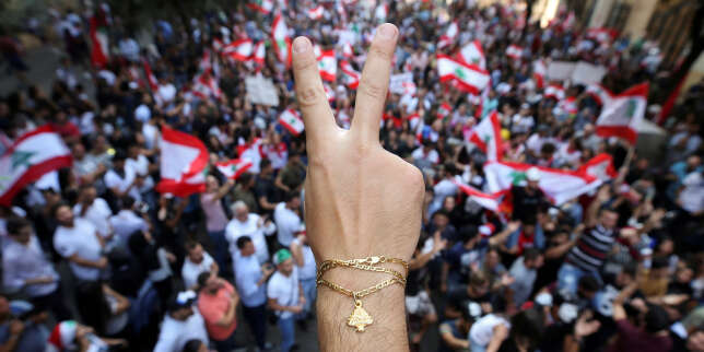 TCHAT | Mobilisation populaire au Liban : posez vos questions à @benjbarthe, notre correspondant à Beyrouth  https://www.lemonde.fr/international/live/2019/10/22/mobilisation-populaire-au-liban-posez-vos-questions_6016419_3210.html?utm_medium=Social&u