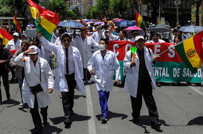 Des Boliviens manifestent pour un recomptage des voix à La Paz, le 22 octobre.