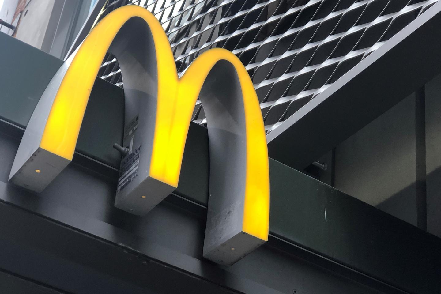 más un centavo de los empleados de McDonald’s denunciando agresiones sexuales y actos racistas