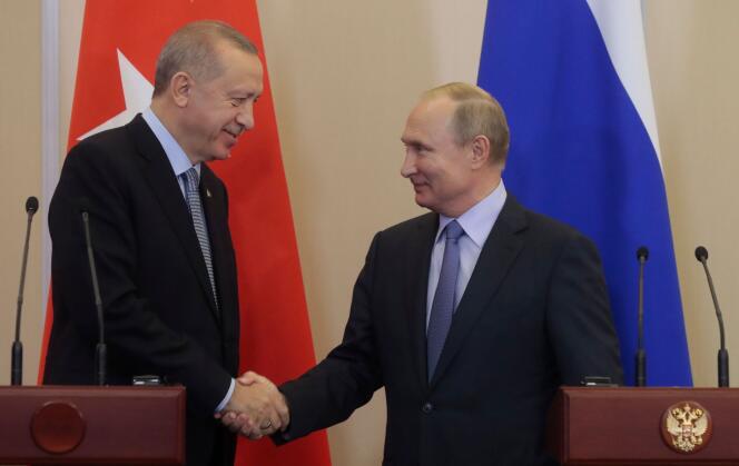 Le président turc Recep Tayyip Erdogan, et son homologue russe Vladimir Poutine, à Sotchi, le 22 octobre.