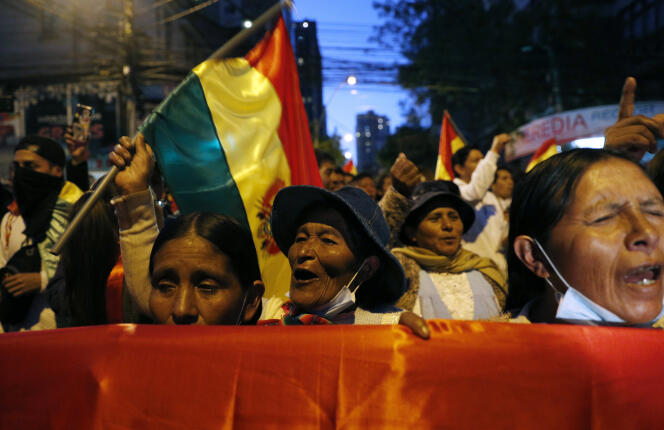 Des manifestants opposés à Evo Morales, le 23 octobre à La Paz.