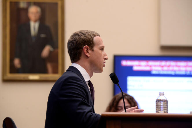 Le PDG de Facebook, Mark Zuckerberg, lors de son audition par le Congrès américain, mercredi 23 octobre, à Washington.
