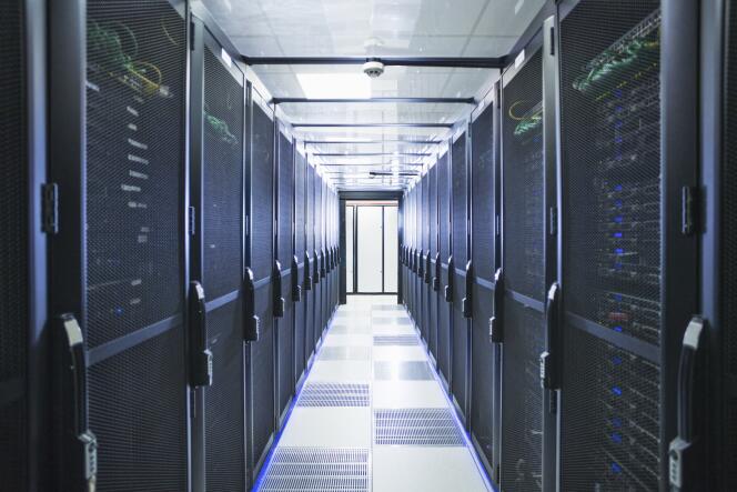 Un datacenter, contenant des centaines de serveurs.