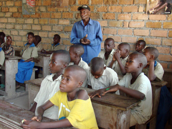 Une école ORA (« Observer, Réfléchir, Agir »), réservée aux enfants autochtones, à Impfondo, dans le nord du Congo, en mars 2011.