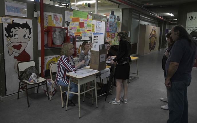 Un bureau de vote, à Buenos Aires, le 27 octobre.