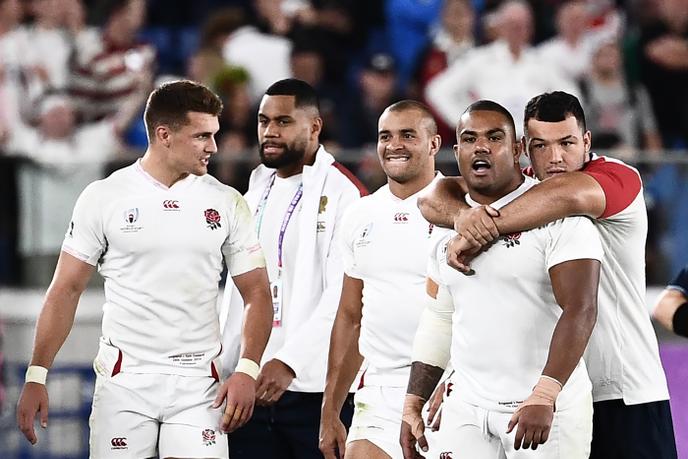 Rugby Les joueurs anglais célèbrent leur victoire contre les All Blacks, le 26 octobre 2019 à Yokohama.