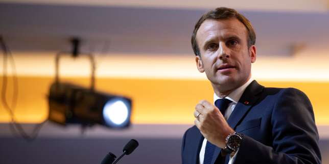 Débat sur le voile : Emmanuel Macron pris en tenaille par les oppositions