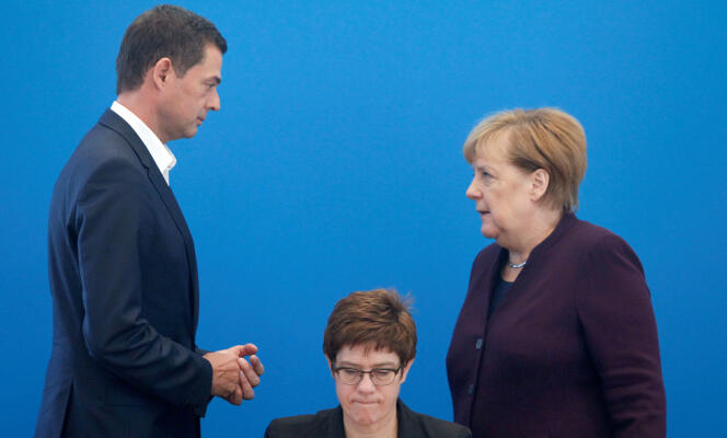 Le candidat de la CDU en Thuringe, Mike Mohring, la ministre de la défense, Annegret Kramp-Karrenbauer, et Angela Merkel à Berlin, le 28 octobre.