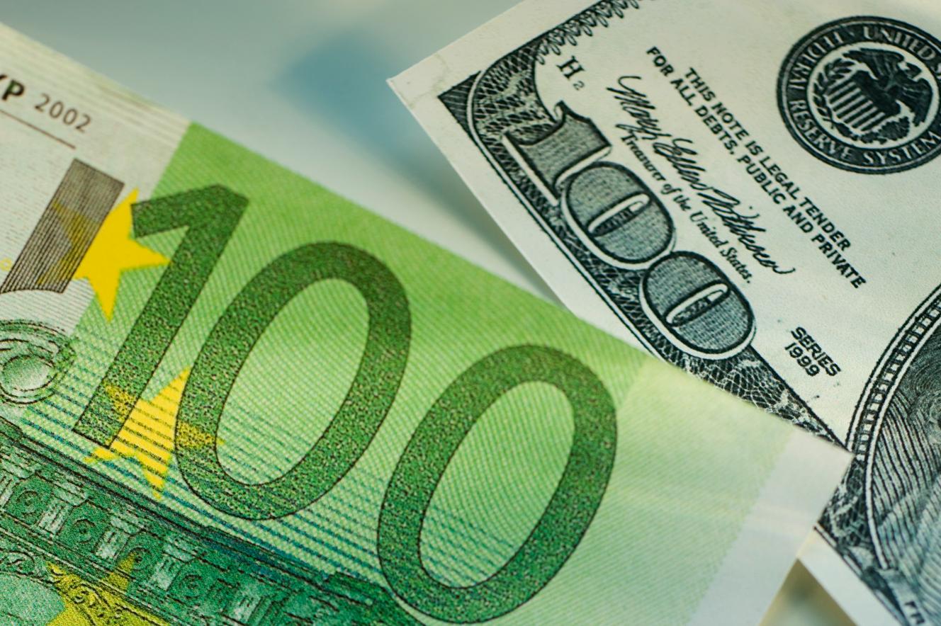 L'euro atteint la parité avec le dollar, une première depuis sa mise en