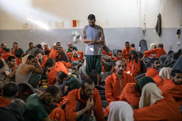 Environ 5000 détenus vivraient dans cette prison tenue par les forces kurdes de sécurité, ouverte il y a quatre mois.