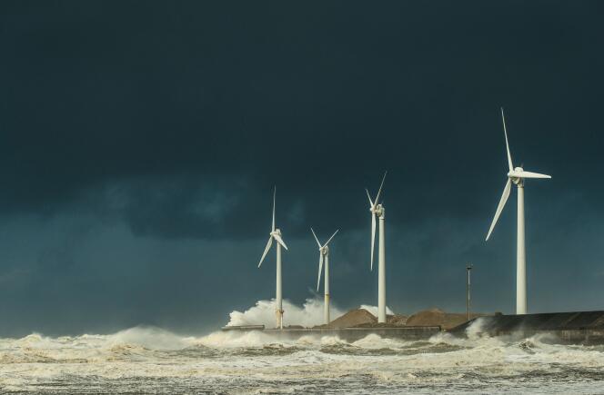 « Les projets éolien en mer ont enregistré une baisse spectaculaire du prix de l’électricité produite, passée de 400 euros/mégawattheures (MWH) à moins de 50 euros/MWH dans les appels d’offres les plus récents en France et en Angleterre » (Photo: au large de Boulogne-sur-Mer).