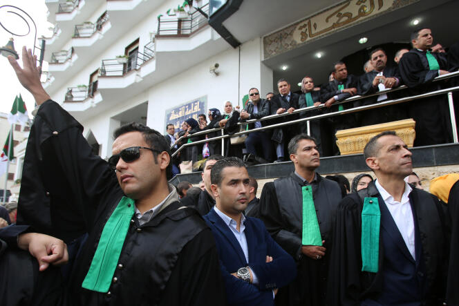 Des magistrats algériens manifestent à Alger, le 31 octobre 2019.