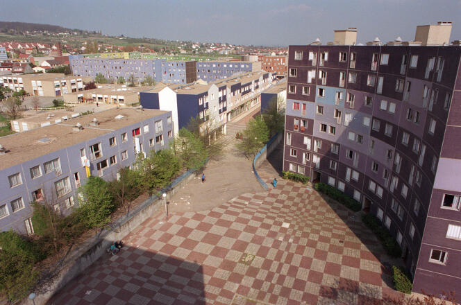 La cité de Chanteloup-les-Vignes dans les Yvelines, le 1er mars 1999.