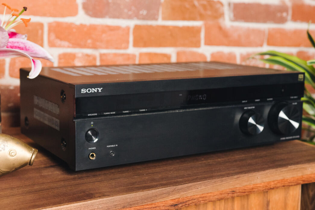 Selon nos tests, le Sony STR-DH190 est le meilleur ampli stéréo pas cher.