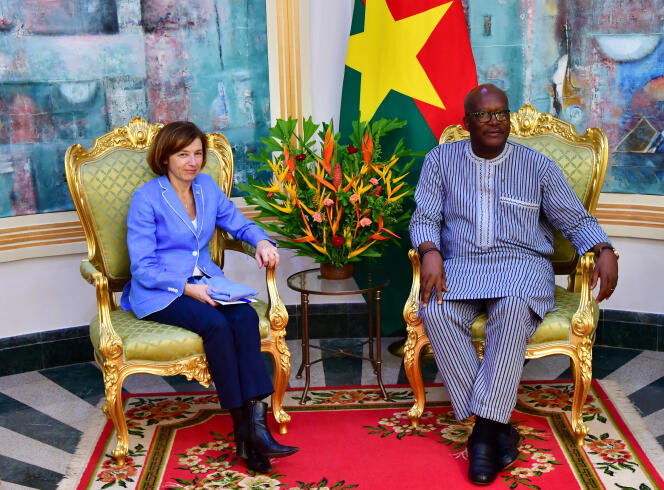 La ministre française des armées, Florence Parly, et le président burkinabé, Roch Marc Christian Kaboré, à Ouagadougou, le 4 novembre.