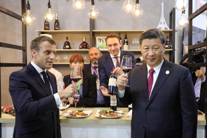 Le président français, Emmanuel Macron, et son homologue chinois, Xi Jinping, le 5 novembre à Shanghaï.