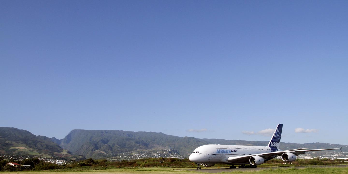 La Reunion Epinglee Pour Sa Couteuse Politique D Aide Au Voyage
