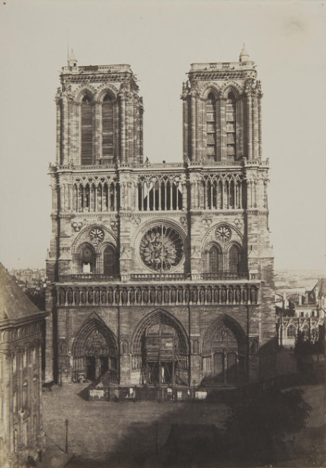 Notre-Dame, Paris, vers 1853, de Charles Nègre. Papier salé.