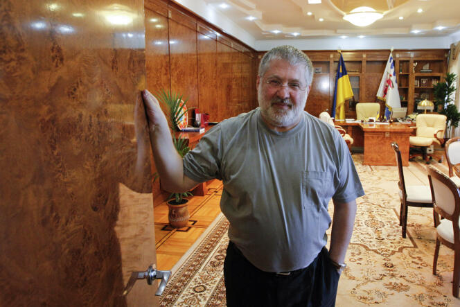 Ihor Kolomoïsky, milliardaire et gouverneur de la région de Dnipropetrovsk (Ukraine), pose dans son bureau, le 24 mai 2014.