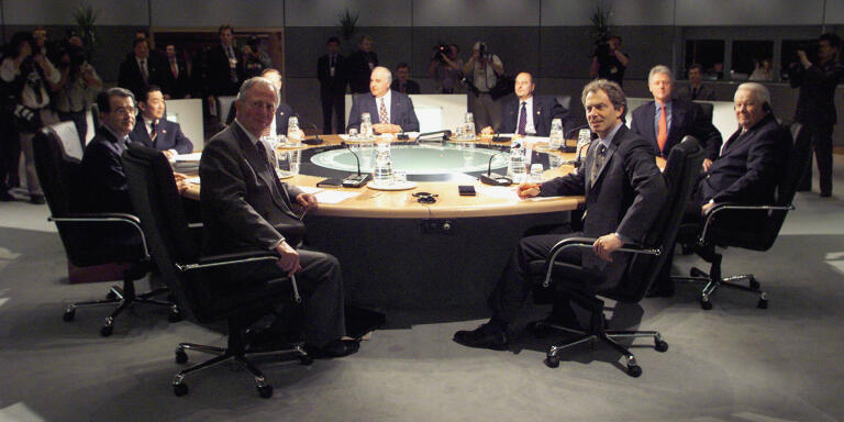 Leaders of the G8 nations look up from the table before starting the formal session of the G8 Summit May 17.  From front right are British Prime Minister Tony Blair, Russian President Boris Yeltsin, U.S. President Bill Clinton, French President Jacques Chirac, German Chancellor Helmut Kohl, Canadian Prime Minister Jean Chretien, Japanese Prime Minister Ryutaro Hashimoto, Italian Prime Minister Romano Prodi and  EC President Jacques Santer. - PBEAHUMCCAQ