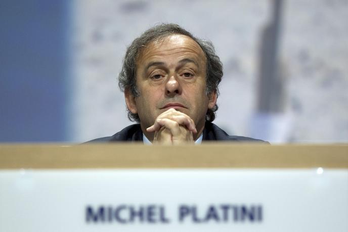Michel Platini đã bị đình chỉ vào cuối năm 2015, trong nhiệm kỳ bốn năm, bởi Ủy ban Đạo đức FIFA về khoản thanh toán 2 triệu franc Thụy Sĩ (1,8 triệu euro) đã được thực hiện bởi người tiền nhiệm của FIFA, Sepp Blatter, năm 2011.