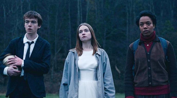 Alex Lawther, Jessica Barden và Naomi Ackie trong loạt phim Charlie Covell, "Sự kết thúc của thế giới".
