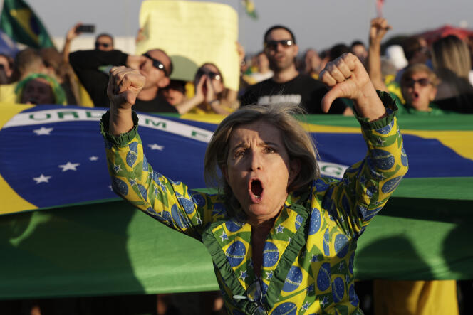 Des partisans du président brésilien, Jair Bolsonaro, protestent contre la décision de la Cour suprême qui a facilité la libération de l’ancien chef d’Etat Luis Inacio Lula da Silva, le 9 novembre 2019.