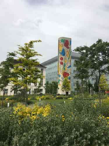 Le jardin conçu par Pascal Cribier a été réalisé par Edith Vallet, de l’agence DVA, au pied de la tour de l’artiste américain Keith Haring.