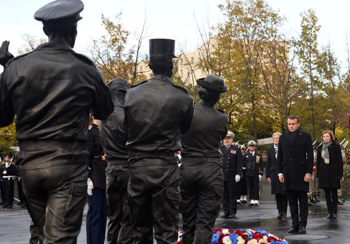 Le président Emmanuel Macron lors de l’inauguration du « Monument aux morts pour la France en operations exterieures » de l’artiste Stéphane Vigny, le 11 novembre.