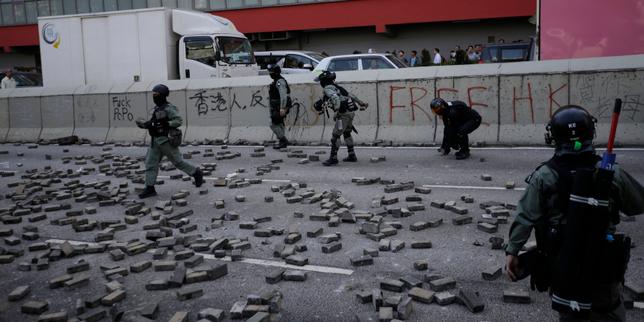 A Hongkong, la police ouvre le feu contre des manifestants
