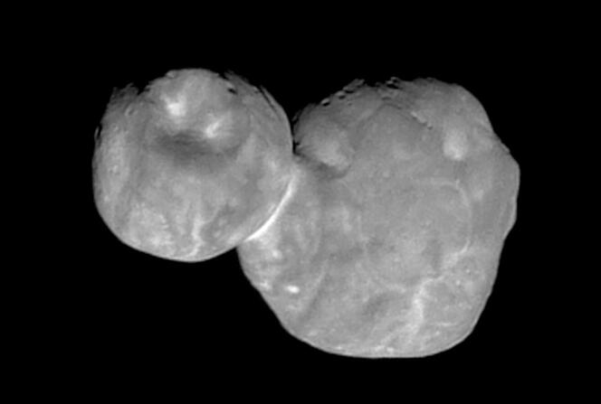 Le corps céleste de Kuiper appelé à l’origine « Ultima Thule », à environ 1 milliard de kilomètres au-delà de Pluton, rencontré par la sonde spatiale New Horizons, le 1er janvier.