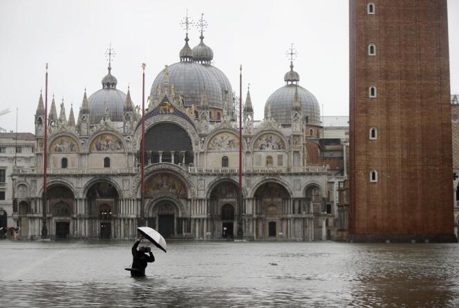 La place Saint-Marc, à Venise, en Italie, le 12 novembre.