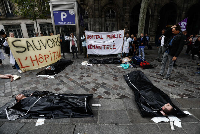 Manifestation des services d’urgence et des employés des hôpitaux publics le 26 septembre à Paris.