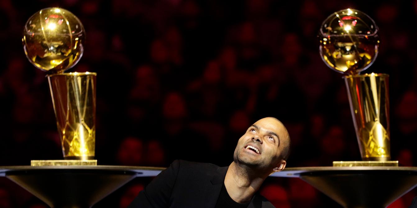 Tony Parker est entr au panth on des San Antonio Spurs